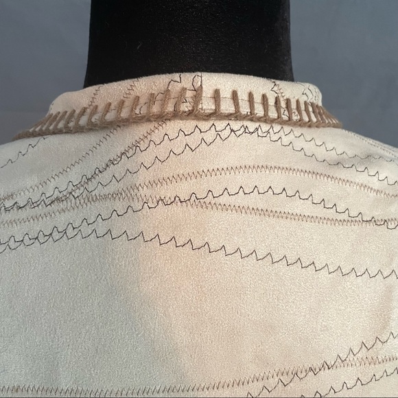 Coldwater Creek faux suede blazer. Cream and different shades of tans size P14 - Picture 13 of 16